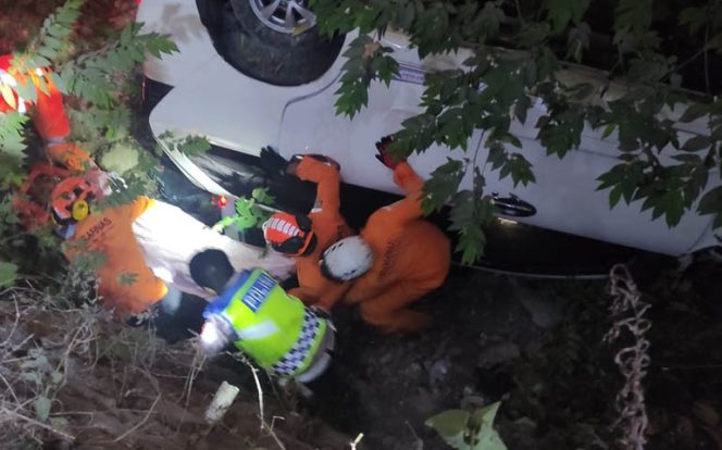 
					Sebuah Minibus Hilang Kendali dan Terjun ke Sungai di Bantul