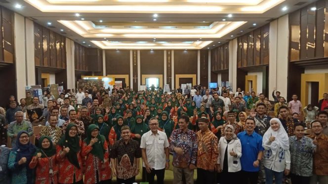 
					THE POWER OF EMAK-EMAK (Bagian Kedua)