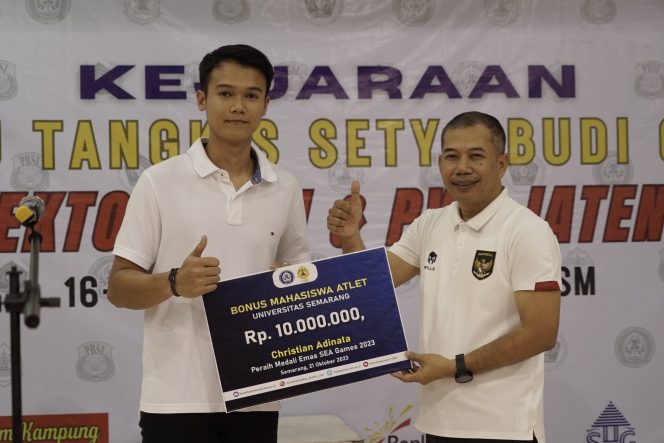 
					Christian Adinata, Atlet Bulu Tangkis Tunggal Putra Indonesia Dapat Apresiasi dari Kampus USM