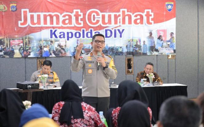 
					Kapolda DIY Gelar Jumat Curhat, Dengar Kesulitan Pelaku UMKM