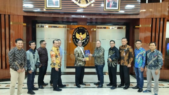 
					Jelang Sarasehan Nasional 25 Tahun IJTI, Pengurus Pusat Sampaikan Gagasan Jurnalisme Positif Kepada Menkopolhukam