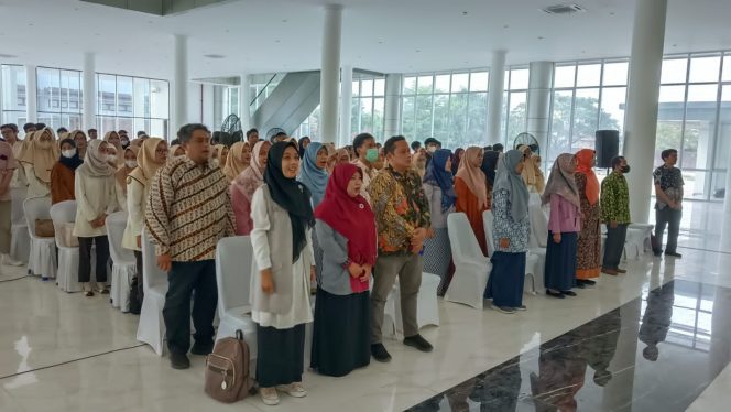 
					UMKU Terjunkan 264 KKN Tematik di 14 Desa