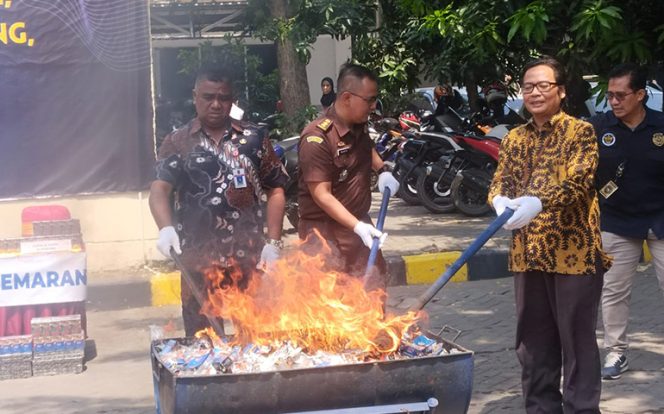 
					Wilayah Perbatasan jadi Sarang Rokok Ilegal, Satpol PP Kota Semarang Mulai Bergerak