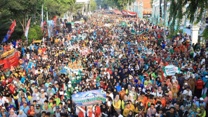 
					Peringati Hari Santri, Jutaan Peserta Meriahkan Jalan Sehat