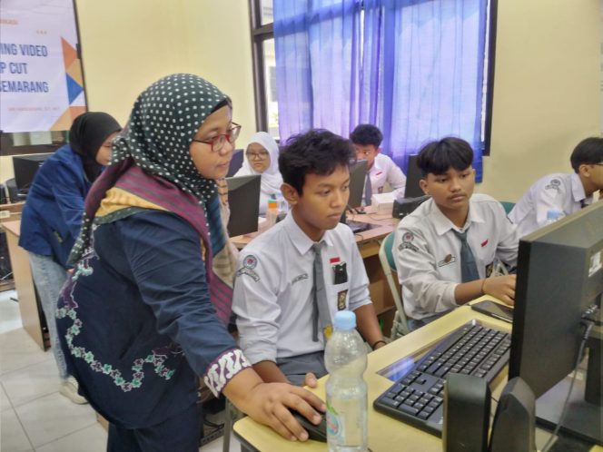 
					Dosen FTIK USM Berikan Pelatihan Cap Cut Siswa SMA Kesatrian 1 Kota Semarang