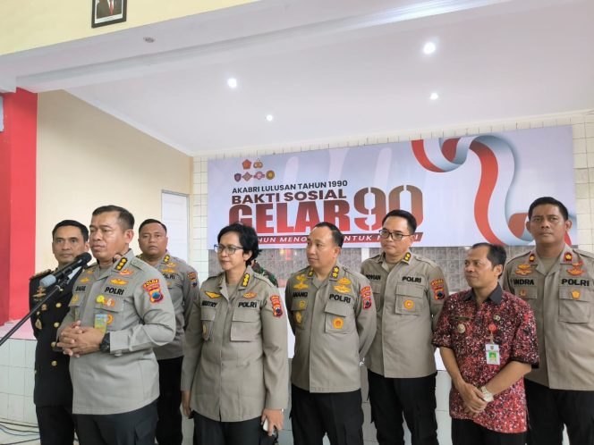 
					Cooling System Jelang Pemilu 2024, TNI Polri lulusan AKABRI 1990 Gelar Bakti Sosial