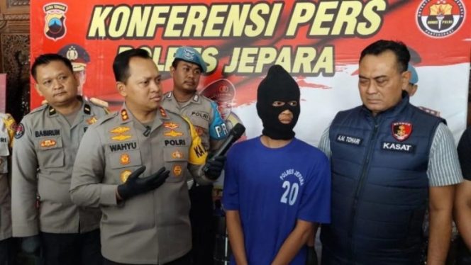 
					Diduga Sakit Hati, Seorang Pria Aniaya Tetangganya Hingga Tewas