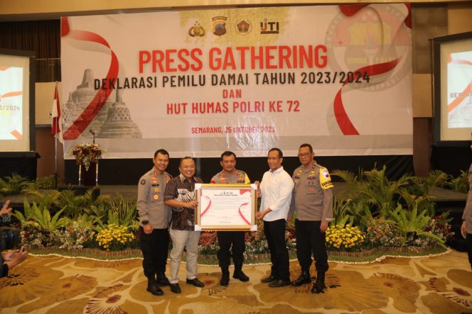 
					Deklarasi Pemilu Damai, Wujud Kolaborasi Insan Pers dan Polisi Ciptakan Cooling System