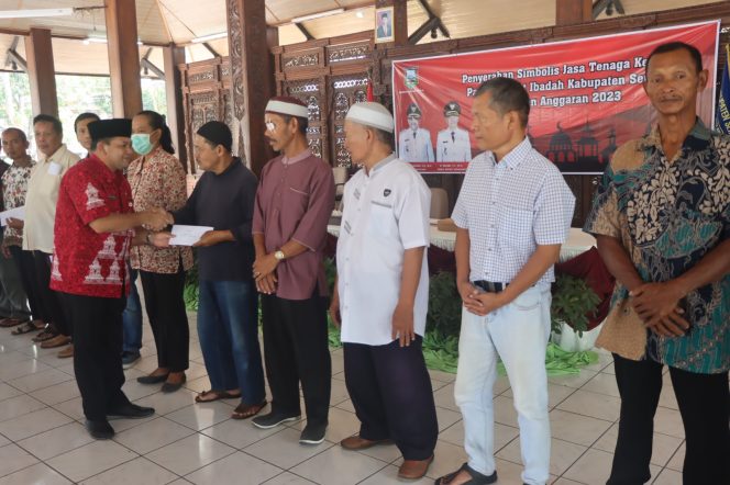 
					Ribuan Petugas Keamanan Tempat Ibadah Diberikan Honor Oleh Bupati Semarang