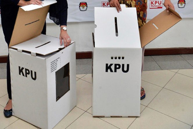 
					KPU Kabupaten Batang Temukan Puluhan Kotak Suara dalam Kondisi Rusak