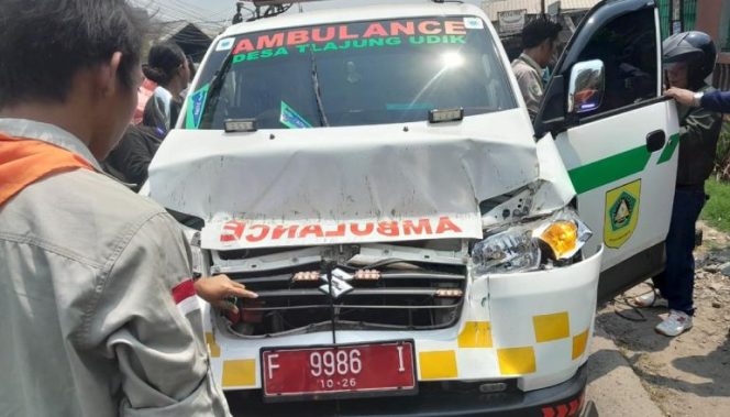 
					Ngamuk saat Hendak Dibawa ke Rumah Sakit Jiwa, ODGJ Bawa Kabur Ambulans