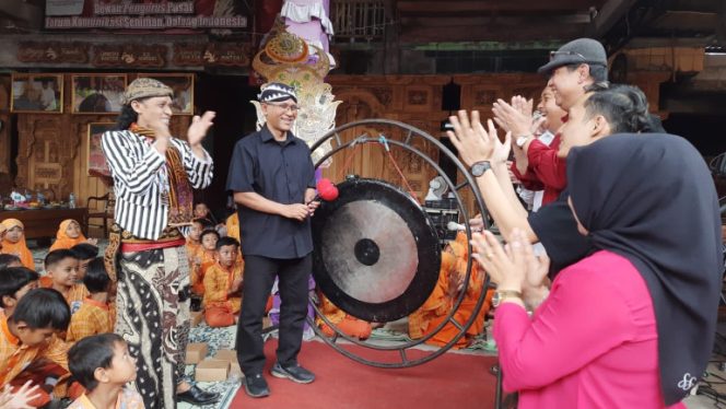 
					Puluhan Anak Tampil dalam Gelaran Festival Dalang Bocah II Peringati Hari Wayang Dunia