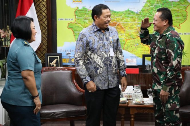 
					Sinergitas Pemprov Jateng dan Lanal Semarang Sosialisasikan Zona Tangkapan Ikan untuk Minimalisir Konflik Antar Nelayan