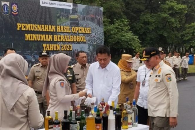 
					Satpol PP Musnahkan Botol Miras Ilegal Sebanyak 12.031