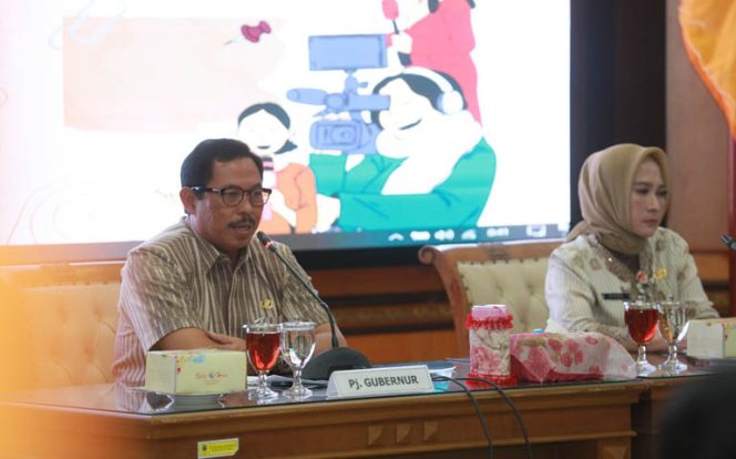
					Nana Sudjana Ajak Media Massa di Jateng Tangkal Hoaks