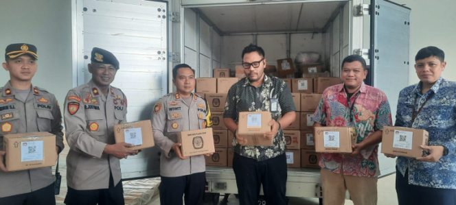 
					Sebanyak 9.292 Logistik Tinta Pemilu Diterima Langsung Ketua KPU Kota Semarang di Gudang Induk