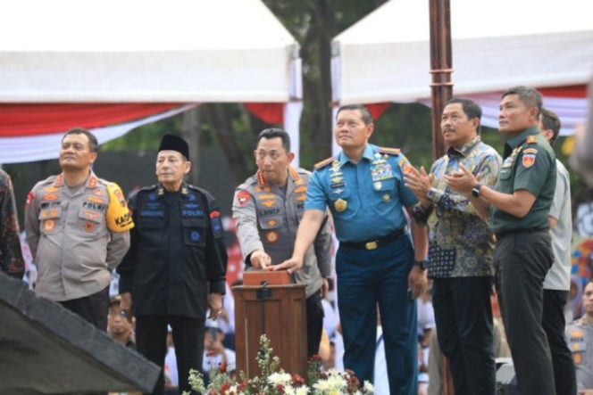 
					Nana Sudjana Ikut Hadiri Peresmian Monumen Jenderal Hoegeng, Sosok Inspiratif Masyarakat