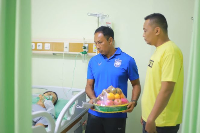 
					Dirawat di RSUD Tugurejo Semarang, Perwakilan PSIS Jenguk Mantan Pelatih Edy Paryono