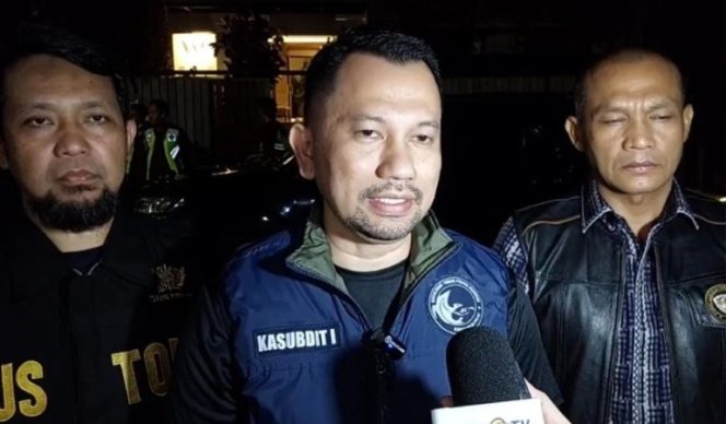 
					Polisi Razia di Kawasan Senopati, 11 Orang Diamankan Lantaran Hasil Tes Urine Positif