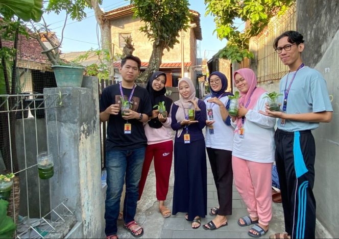 
					Mahasiswa KKN Unit V.C.3 ALTERNATIF UAD 89 Mengadakan Program Pengembangan Bercocok Tanam dengan Inovasi “Wick System” di Wilayah RW 06 Pakuncen Wirobrajan