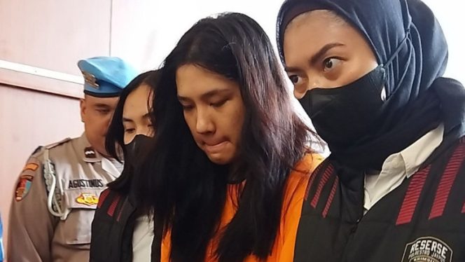 
					Korban Beberkan Fakta Ibu Gischa Debora Terlibat dalam Kasus Penipuan Tiket Coldplay