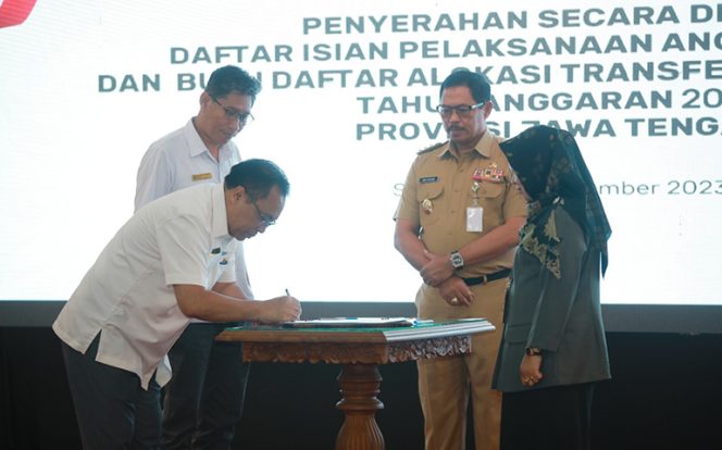 
					Penyerahan DIPA dan TKD Tahun Anggaran 2024 ke Instansi Vertikal di Jawa Tengah
