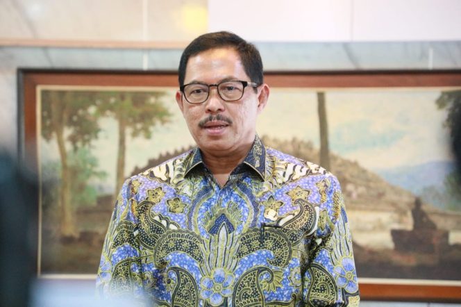 
					Pj Gubernur Jawa Tengah Nana Sudjana resmi mengumumkan Upah Minimum Kabupaten/ Kota (UMK) 2024, Kamis (30/11/2023). Foto: jatengprov.go.id