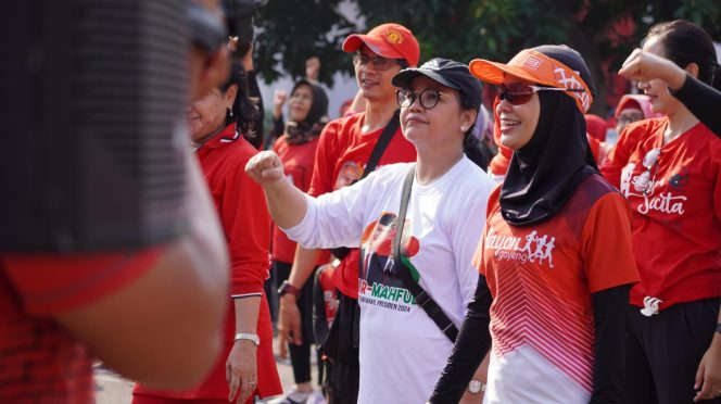 
					Senam Ganjar untuk Fighting Spirit di Pemilu, Siti Atikoh: The Power of Emak-emak Luar Biasa