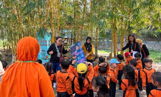 
					Aksi Kolaborasi Peduli Wisata Sungai Poitan Klaten Mahasiswa KKN Unnes dan Masyarakat