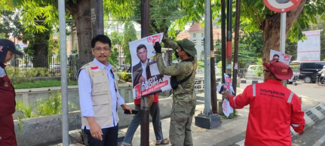 
					Sebanyak 815 Alat Peraga Kampanye Ditertibkan Tim Gabungan Bawaslu Kota Semarang