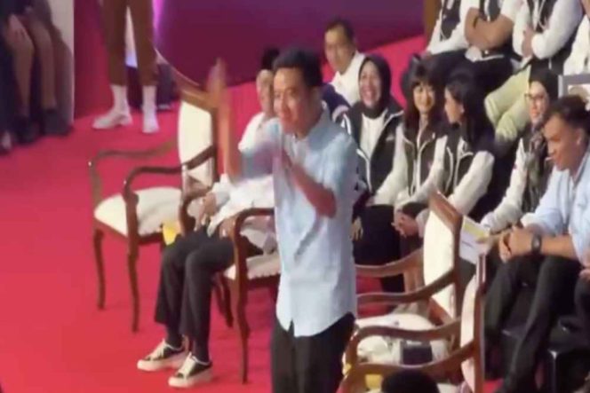 
					Aksi Gibran Jadi Pemandu Sorak Dadakan Dapat Sorotan Warganet