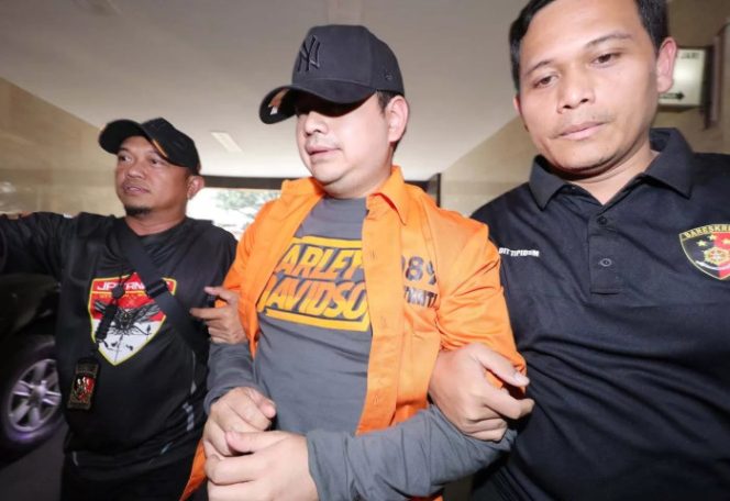 
					Sidang Perdana Kasus Kepemilikan Senjata Api Ilegal dengan Terdakwa Dito Mahendra