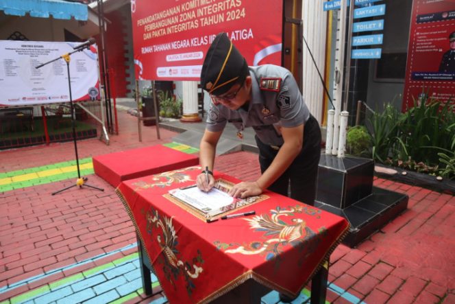 
					Kepala Rutan Salatiga Tandatangani Komitmen Zona Integritas untuk Gelorakan Budaya Anti Korupsi