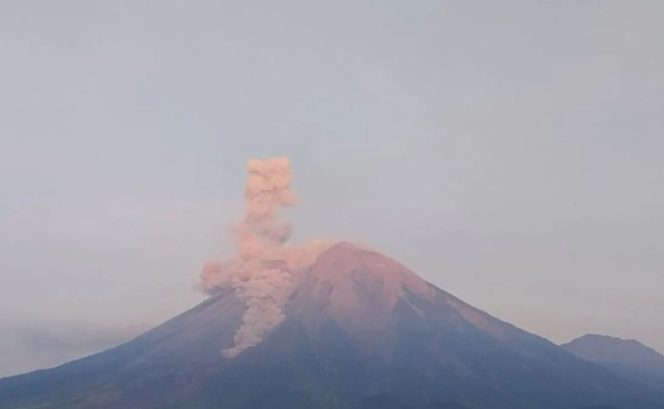 
					Gunung Semeru Kembali Erupsi dengan Tinggi Letusan Capai 900 Meter