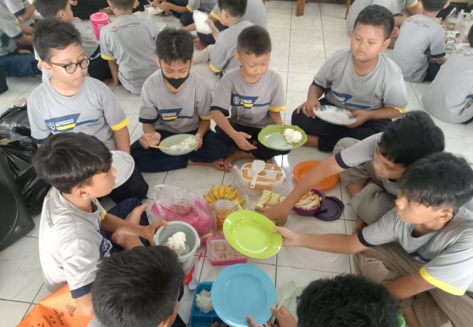 
					Sambut Hari Gizi dan Makanan Nasional, Murid SD Muh PK Kottabarat Selenggarakan Kegiatan Isi Piringku
