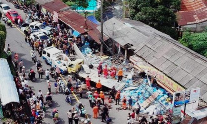 
					Polisi Beberkan Kronologi Lengkap Kecelakaan Beruntun di Jalur Wisata Puncak Bogor