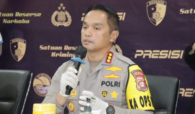 
					Sampel Rambut Asisten Saipul Jamil Diserahkan ke Laboratorium