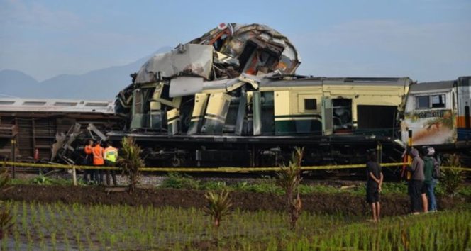 
					Update Kecelakaan KA Cicalengka: Empat Orang Petugas KAI Tewas, Semua Penumpang Selamat