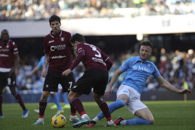 
					Hasil Liga Italia: Napoli Raih Kemenangan atas Salernitana 2-1 Meski Sempat Tertingal