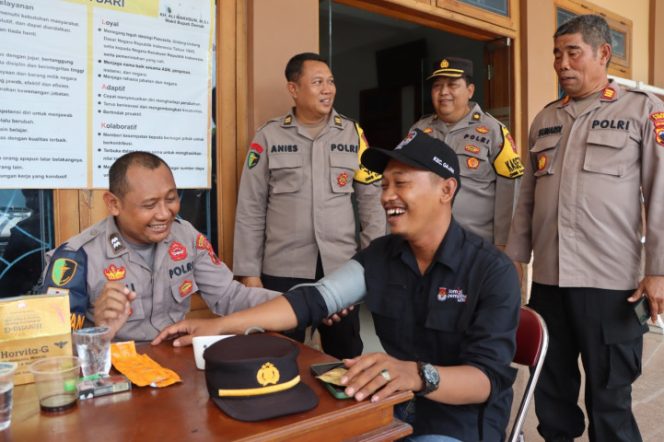 
					Para Petugas KPPS Dapat Layanan Kesehatan dari Dokkes Polda Jateng
