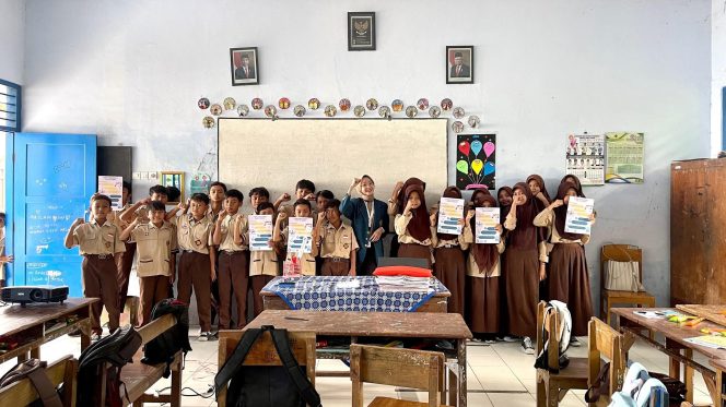
					Sosialisasi workshop etika berkomunikasi dan berinternet pada Siswa SD Negeri Kebanggan oleh Mahasiswa KKN UNDIP