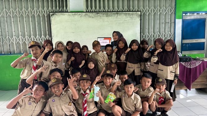 
					Menanamkan Implementasi Nilai-Nilai Pancasila Sejak Dini: Sosialisasi Gerakan Cinta Tanah Air di SD 02 Nyalembeng