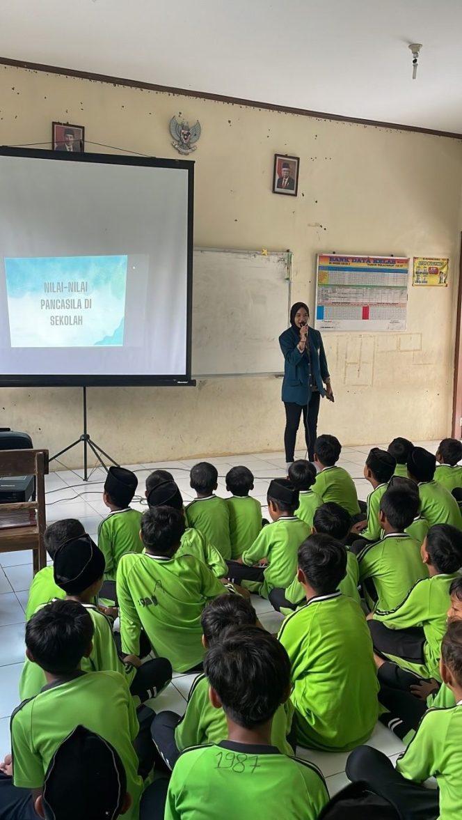 
					Sosialisasi penerapan sila pancasila dalam kehidupan sehari-hari oleh Danica Ivania Kustrijanto