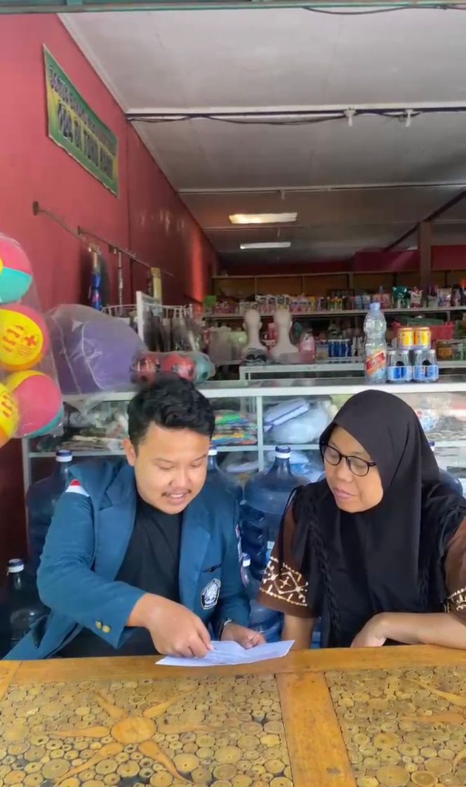 
					Tingkatkan Kualitas UMKM, Mahasiswa KKN Undip Berikan Edukasi dan Buatkan NIB untuk UMKM Di Desa Gading