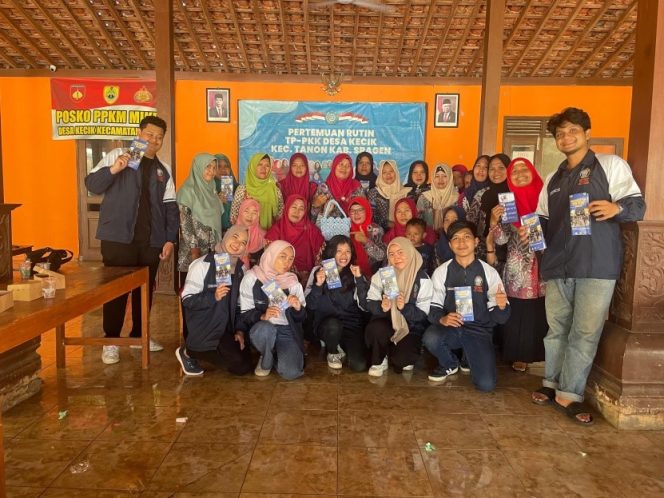 
					Pelatihan kerajinan tas kerajinan limbah tutup galon oleh KKN Tim1 Universitas Diponegoro