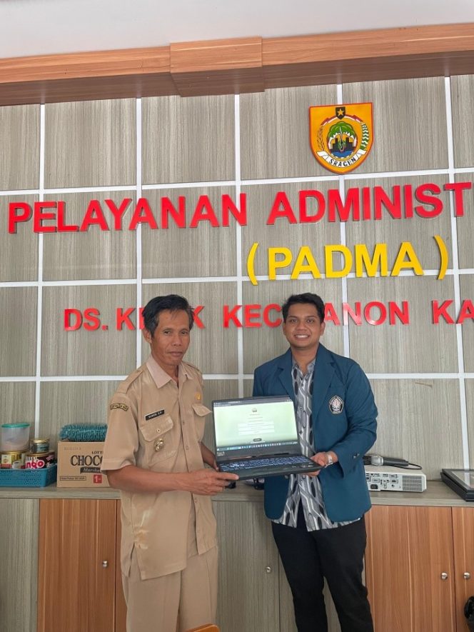 
					Penyerahan website sistem pengajuan berkas administrasi kepada Lurah Desa Kecik oleh Arya Dimas Taffarel Wicaksana