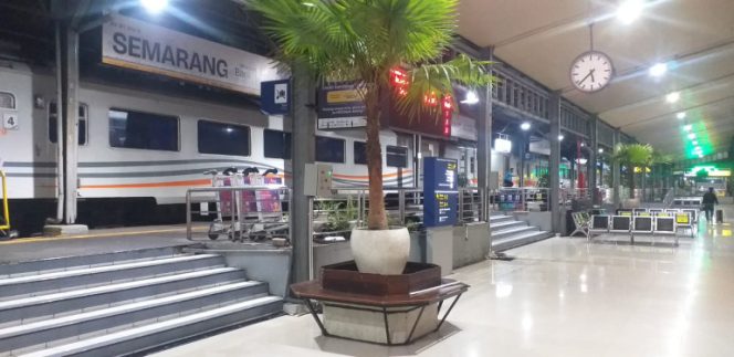 
					Stasiun Tawang Semarang Kembali Beroperasi Usai Terhenti Karena Banjir