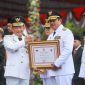 Penjabat (Pj) Gubernur Jawa Tengah, Nana Sudjana berhasil mendulang berbagai penghargaan dari berbagai instansi selama menjalankan roda pemerintahan. Sejak memimpin Pemprov Jateng pada 5 Septmber 2023 hingga kini, ia sudah menerima sebanyak 10 penghargaan dari berbagai instansi. Teranyar, pada Kamis, 25 April 2024 Pemprov Jateng menerima Peringkat Ke-2 hasil Evaluasi Penyelenggaraan Pemerintahan Daerah (EPPD) Tahun 2023. Pada evaluasi itu, Pemprov Jateng mendapatkan skor 3,6791, dengan status kinerja tinggi. Prestasi ini, didasarkan pada Laporan Penyelenggaraan Pemerintahan Daerah (LPPD) Provinsi Tahun 2022.