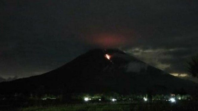 
					Gunung Semeru Kembali Erupsi Keluarkan Abu Vulkanik Setinggi 1.000 Meter
