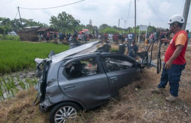 
					Kecelakaan Mobil dan Kereta Api di Klaten Tewaskan Satu Orang